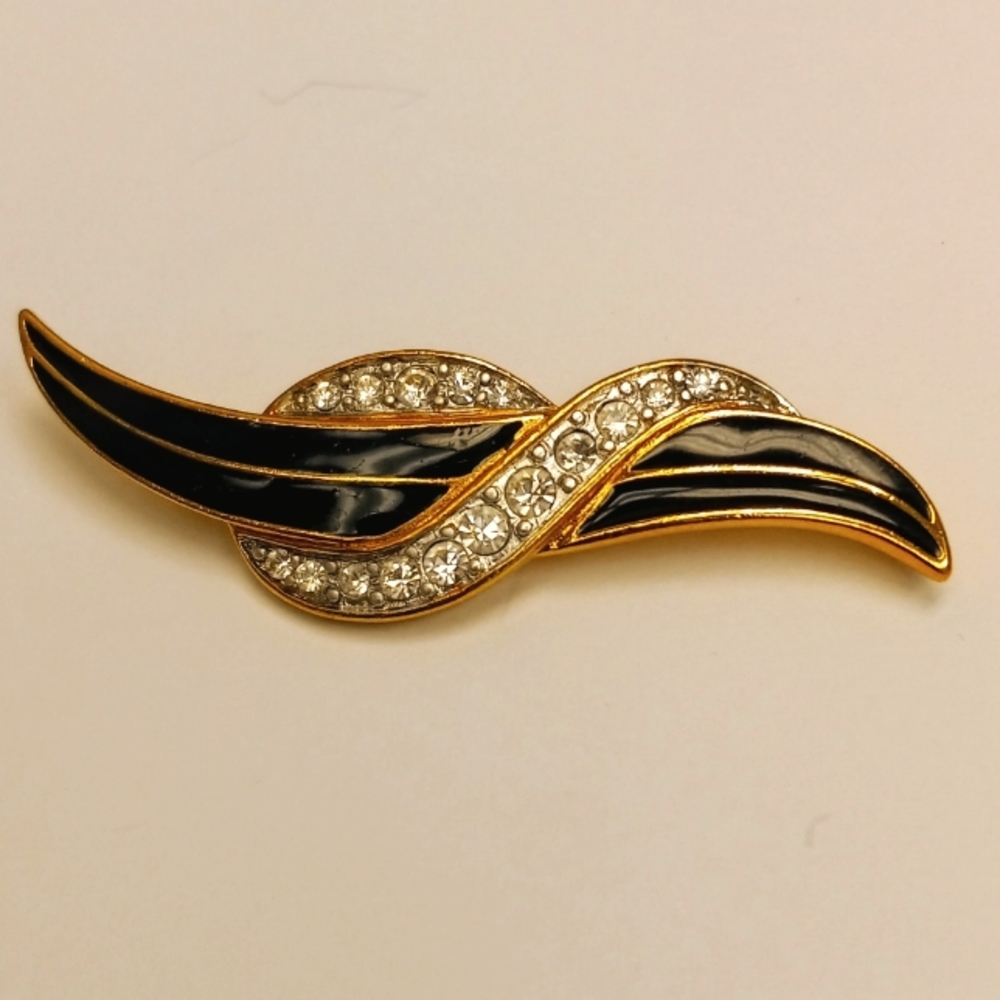 Trifari Gold Toned Metal Black Enamel Rhinestones Ribbon Style Pin Brooch 12$